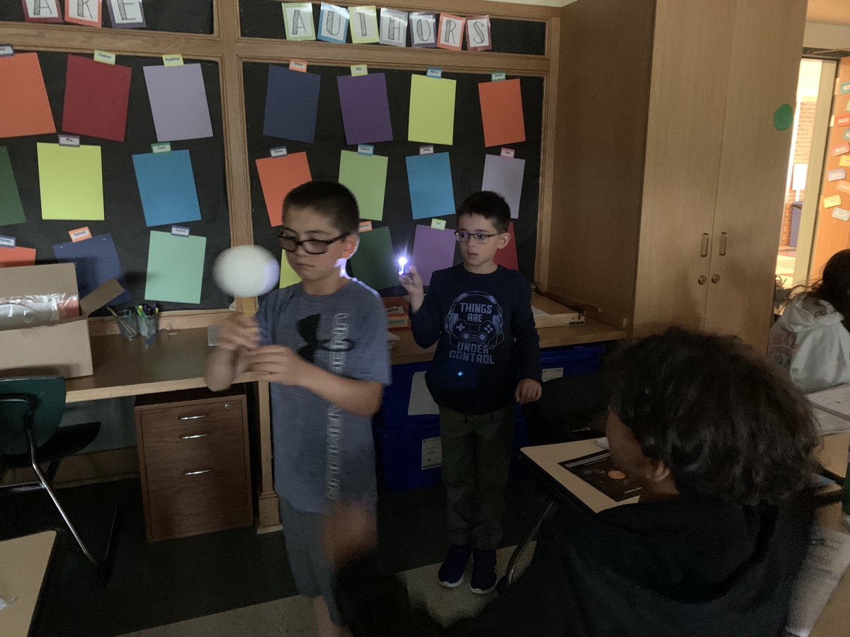 QRGega's tweet photo. Students learn about the phases of the moon. 🌕🌖🌘🌑🌒 #QRSpride https://t.co/YZyN0xwYaT