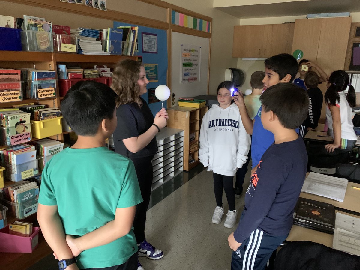 QRGega's tweet photo. Students learn about the phases of the moon. 🌕🌖🌘🌑🌒 #QRSpride https://t.co/YZyN0xwYaT
