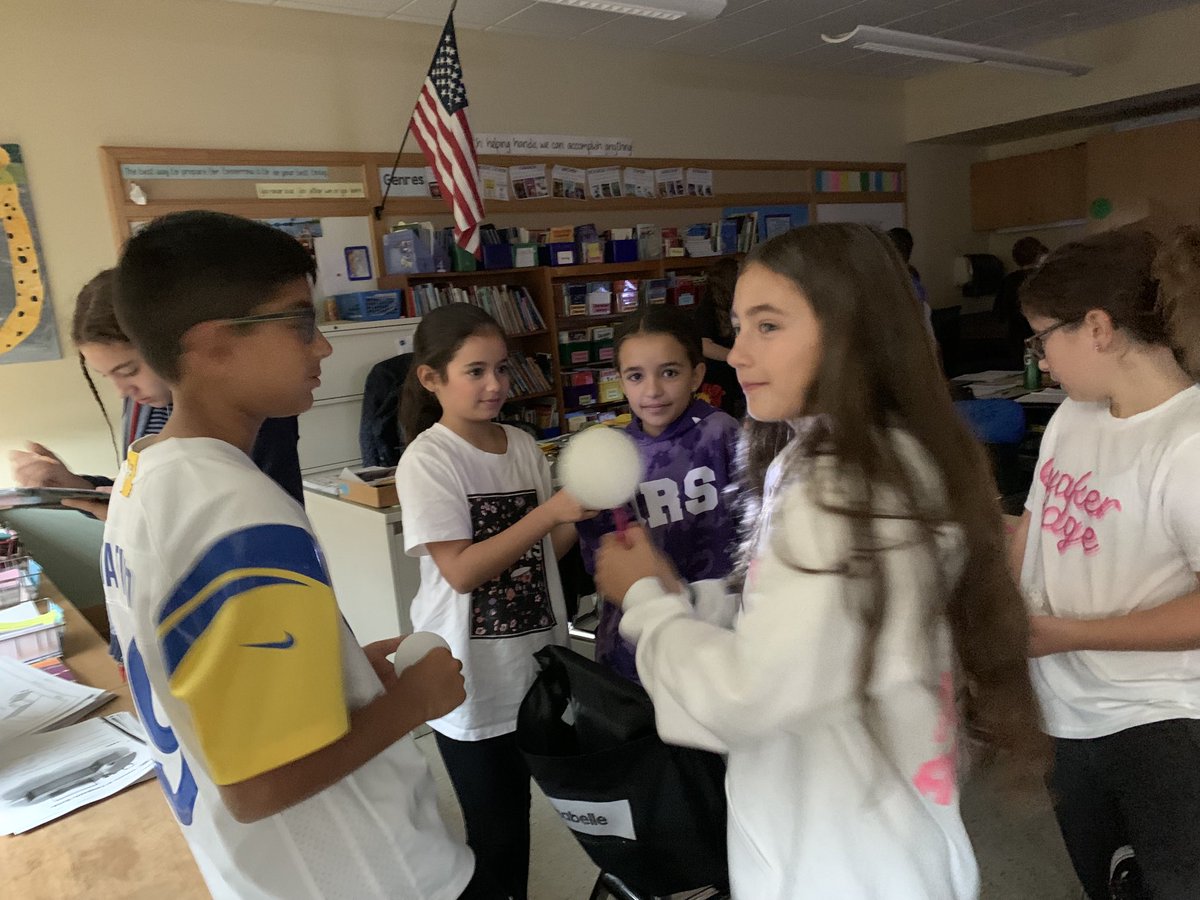 QRGega's tweet photo. Students learn about the phases of the moon. 🌕🌖🌘🌑🌒 #QRSpride https://t.co/YZyN0xwYaT