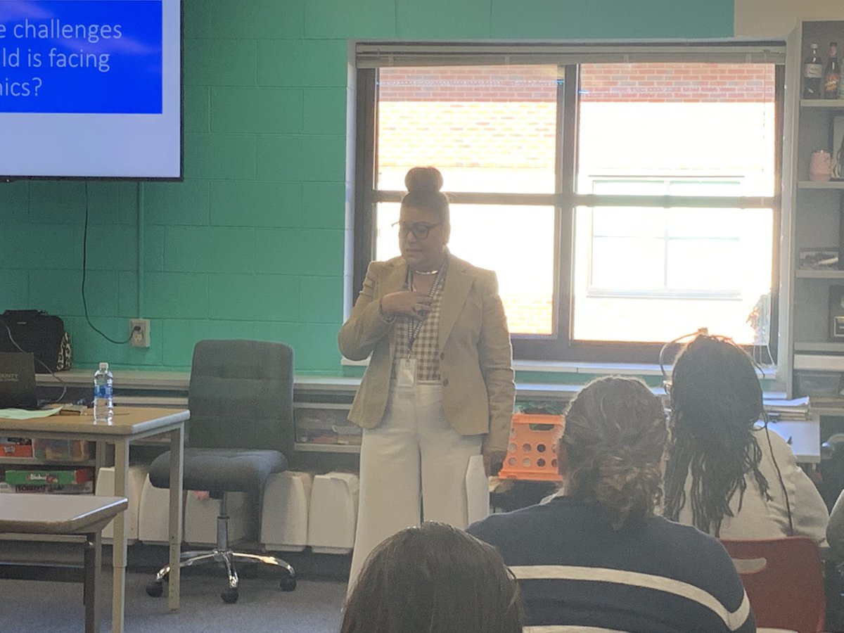 MtVernonMiddle's tweet photo. Fall Family Engagement Night at Mt. Vernon Middle.  Theme: Supporting your child Physically, Academically, Socially, &amp; Emotionally. @WakeSchCounslor #FamilyEngagement #InterfaithFoodShuttle @RangelMariarosa https://t.co/byzqgdmNwM