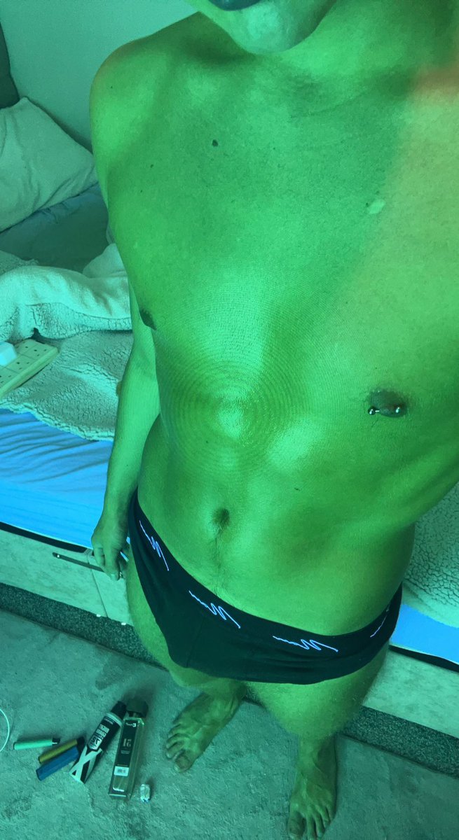 youngirish001's tweet photo. All nice and sweaty from doing a sunbed, I know another way someone can make me sweaty #gay #twink #twunk #sweaty #bi #teen https://t.co/fF62RMsENX