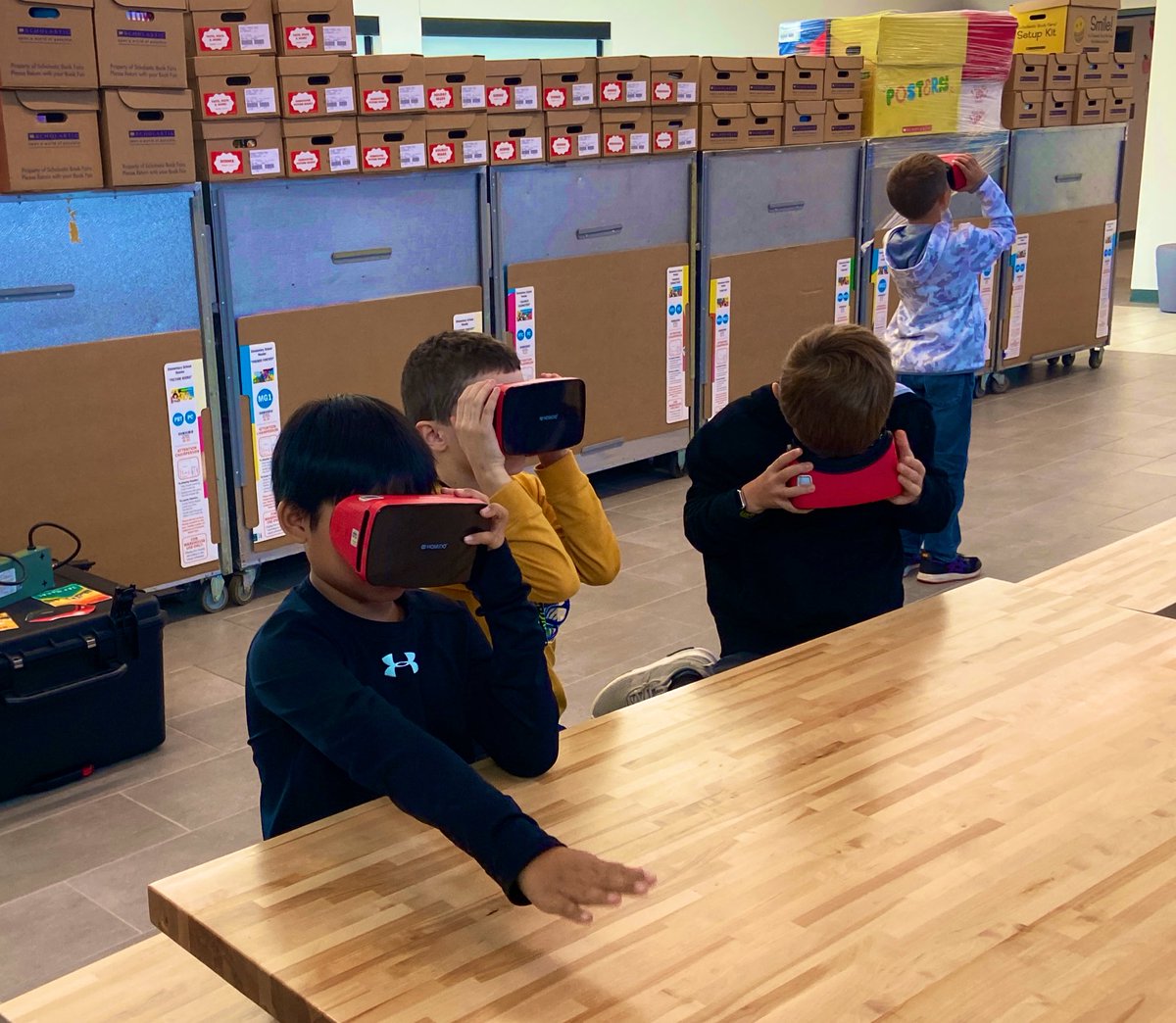 techiepusher's tweet photo. The excitement in their little voices make lugging the VR Kit aka “Vera VR” worth the struggle! #learningconnections #edtech #VR @Emossovitz @MrTimPatterson @koconnoresm https://t.co/mycTN39rvO