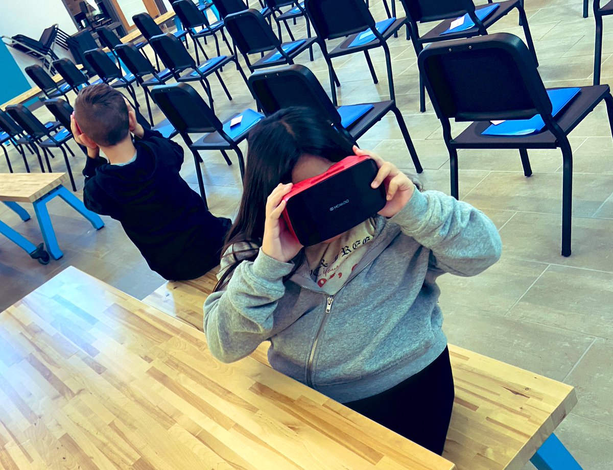 techiepusher's tweet photo. The excitement in their little voices make lugging the VR Kit aka “Vera VR” worth the struggle! #learningconnections #edtech #VR @Emossovitz @MrTimPatterson @koconnoresm https://t.co/mycTN39rvO