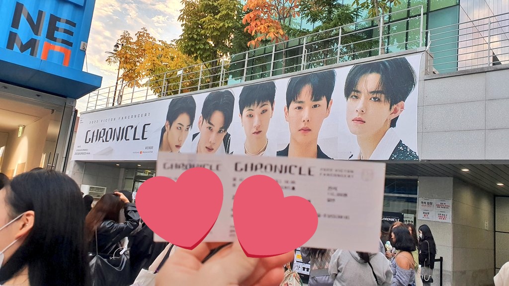 kang_daeng2's tweet photo. 빅톤팬콘 기록💕
발폰카로 정면샷이 건질게 없다ㅜㅜ
우리 막딩이 너무 애기토끼🥺🥺 https://t.co/Kud41stfyL