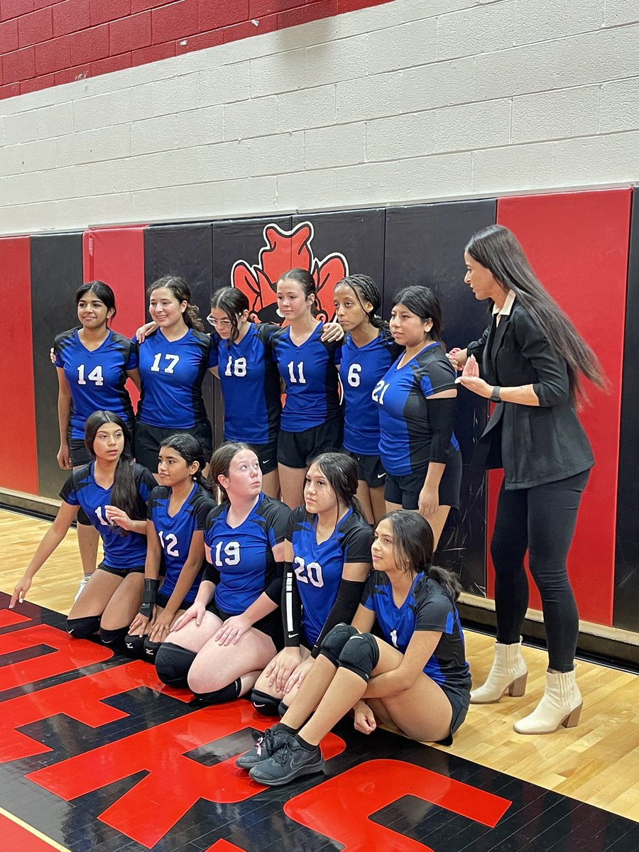 LanceK17's tweet photo. Hanging out @NGHS_Raiders watching some awesome @Jackson_Vikings Lady Vikings Volleyball do the thing. @DavidDunphy17 @szburt @lesterhampton off to a great start to game two ladies! @JTCGirlsCoaches have 8th grade B team locked in. They took care of business! https://t.co/vQ5gEEd5CS