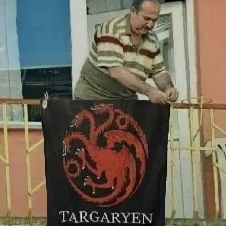 Venus180303's tweet photo. ¡TOTAL APOYO A LOS ROJOS! 

¡Este perfil se declara oficialmente como partidaria de Rhanyera Targaryen, apoyando hasta el último día de nuestras vidas el reclamo de la princesa Rhanyera Targaryen como la legítima heredera del Trono de Hierro! https://t.co/M0jpp7BFkT
