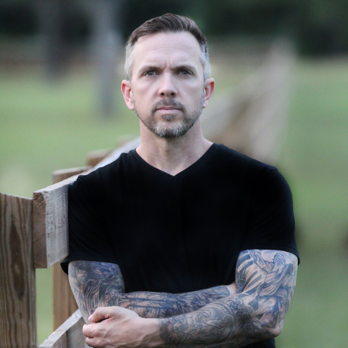 DefiancePress's tweet photo. Justin Sheffield, Retired SEAL TEAM 6 and best selling author.  Justin is the author of the #1 best seller, MOB VI.  We are honored to have published Justin's amazing book!! #defiancepress #patriotwarrior https://t.co/SG0h12u4ZC