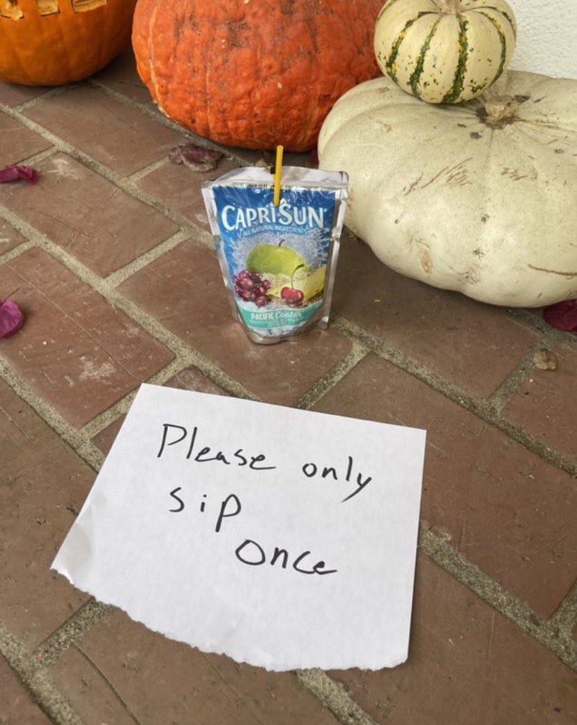 chef___DU's tweet photo. This will be at my door for Halloween👻 https://t.co/UeVCQfomEK