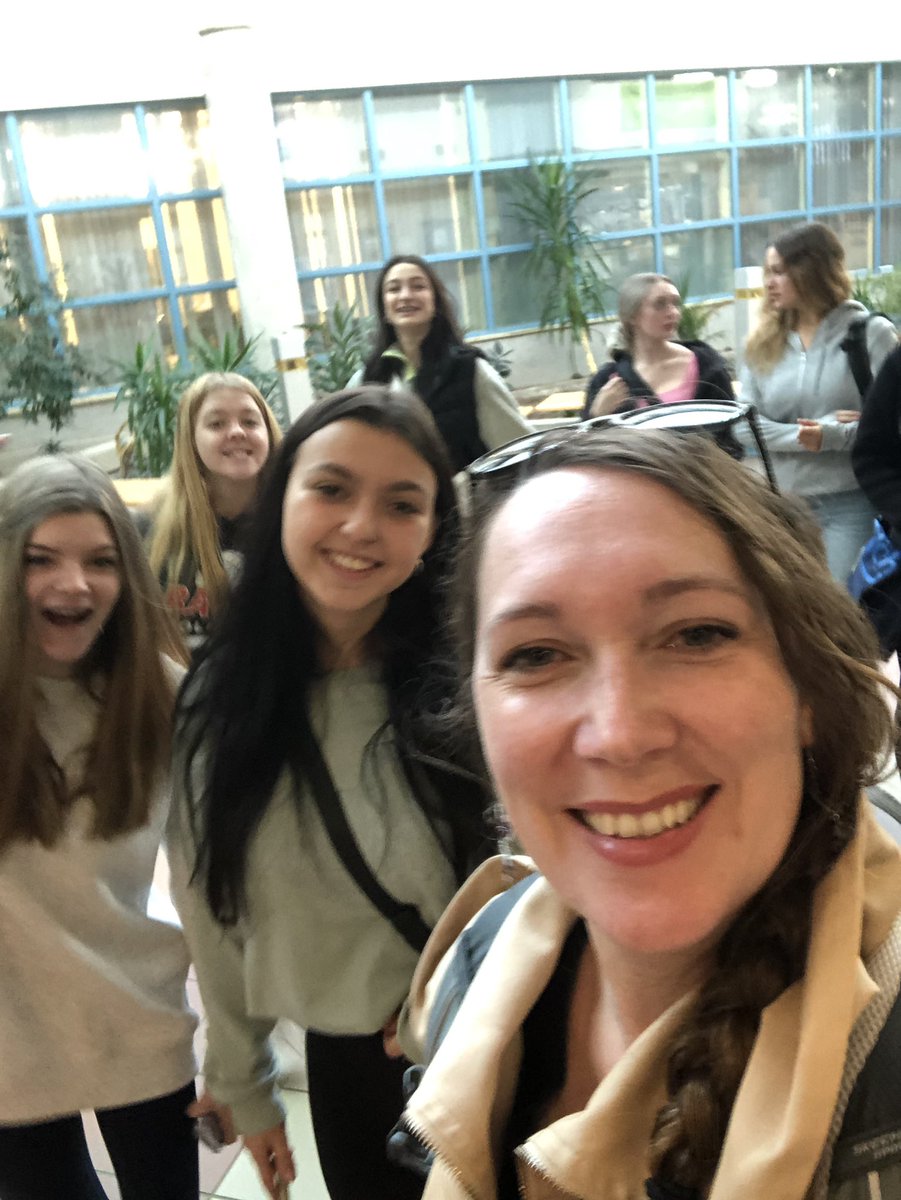 SColemanNL's tweet photo. College tours for our seniors today! @PasadenaAcademy @NLESDCA @tgreenham @grenfellcampus https://t.co/6U6JLHK7Hd