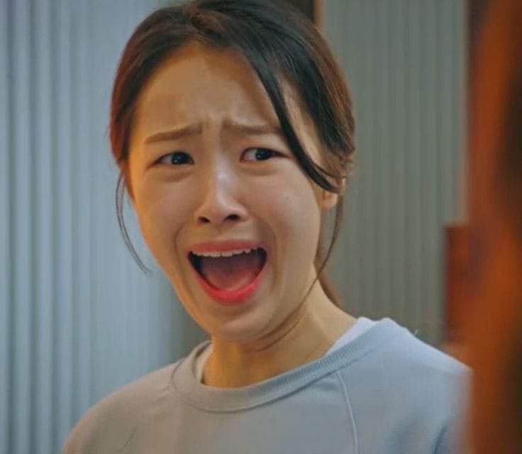 Cheley27C's tweet photo. Yung gusto mo manuod ng K-DRAMA PERO naalala mo gawaan pala ng EXAM 😭🤣 

Teacher na Nanay 👉👈

-MOMMY CHELEY https://t.co/dnc2RL4PGb