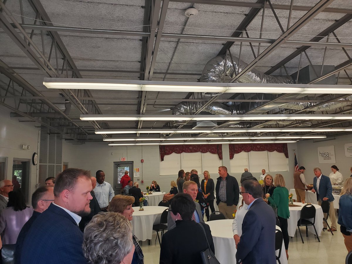 jsonclayton's tweet photo. Meet&amp;Greet w/new supt - @jreyes_jr. Great job @CalCoCareerTech Culinary Program&amp;their teacher-Mrs. Kasie Hairrell. The food was awesome&amp;the set up was phenomenal!
@iPartnersCCS @wilburn_ccboe
@SKdavis80 @hood_jhood60 @LisaAmerson1 @webb_boe @tobi_burt @myAEA @Susan4AEA @AEAUD14 https://t.co/8KCUq04rPC
