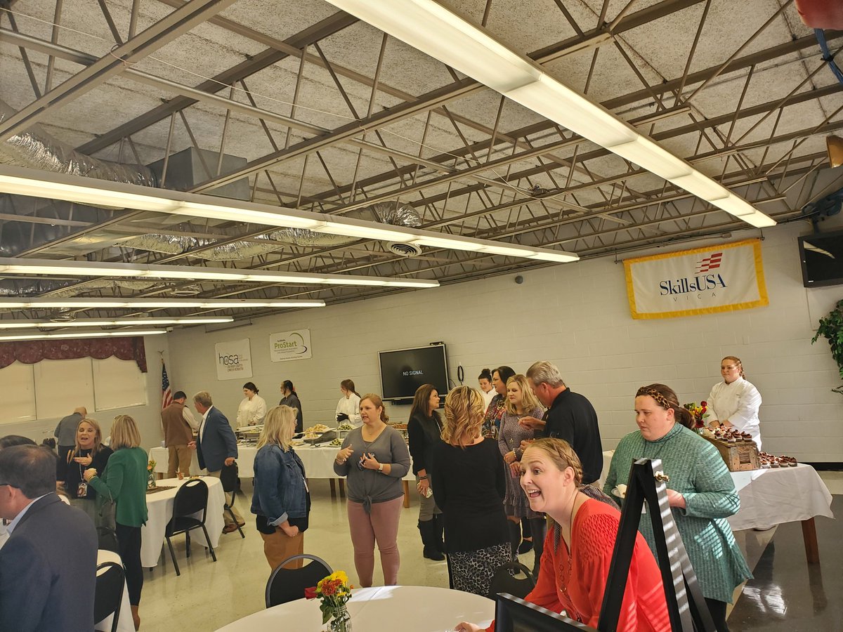 jsonclayton's tweet photo. Meet&amp;Greet w/new supt - @jreyes_jr. Great job @CalCoCareerTech Culinary Program&amp;their teacher-Mrs. Kasie Hairrell. The food was awesome&amp;the set up was phenomenal!
@iPartnersCCS @wilburn_ccboe
@SKdavis80 @hood_jhood60 @LisaAmerson1 @webb_boe @tobi_burt @myAEA @Susan4AEA @AEAUD14 https://t.co/8KCUq04rPC