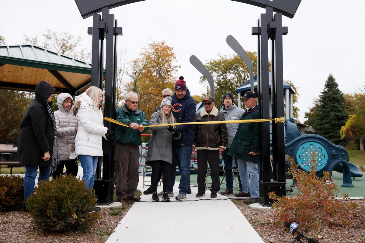SchofieldFF's tweet photo. The Kendall Coyne Dream Big Park is officially open! This was such an incredible day made possible by so many. Special thank you to our friends at the @BearsOutreach &amp; @NHLBlackhawks for coming to Palos Heights. We hope everyone who comes to the park knows they can DREAM BIG! https://t.co/V4fMTqt1UB