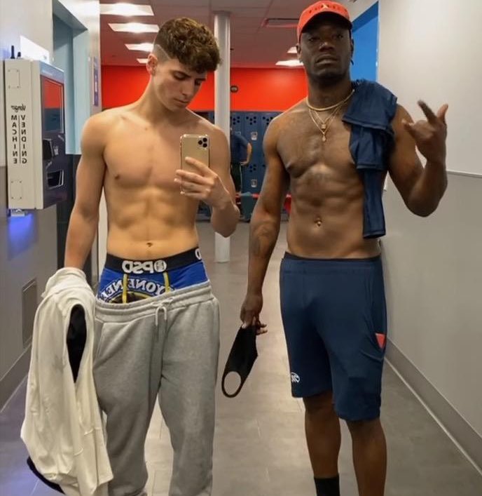 malecelebundies's tweet photo. @zachclayton is always sagging π
#zachclayton #badzach #sag #sagging #tiktok #youtuber #shirtless #sexy #men #bulge #celebritybulge #malecelebundies #calvinklein #pantslow #pantsdown https://t.co/j3P4v5UlSK