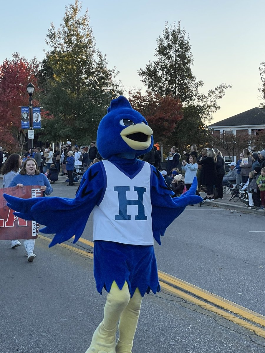 FTSUPT's tweet photo. Great night to be a Bluebird! Student led parade kicked off Homecoming.  Special thanks to City of Ft Thomas, FTPD, Coach Listerman, and especially Mrs Wagner and students who served as the sparks! @FTSchools @FTHighlandsHS https://t.co/LXEBpvqgCL
