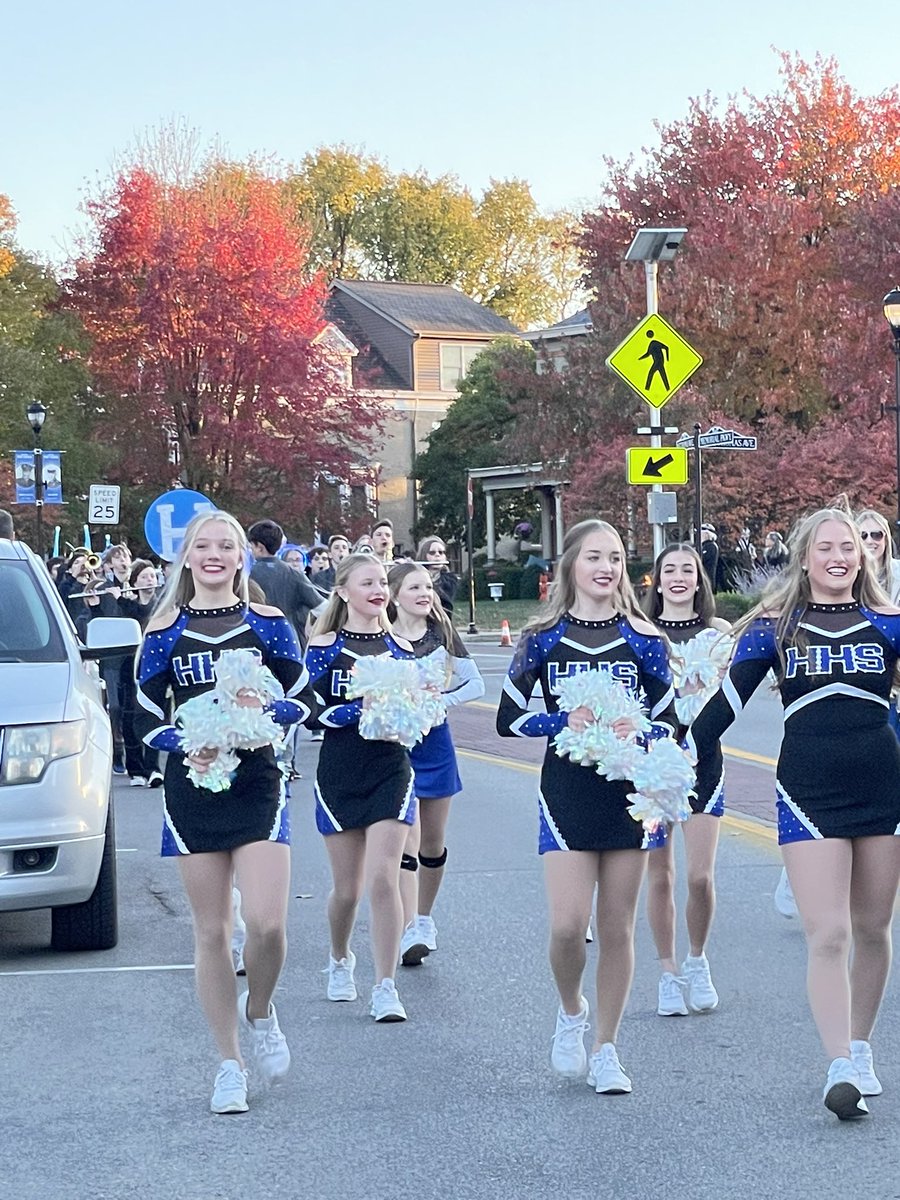 FTSUPT's tweet photo. Great night to be a Bluebird! Student led parade kicked off Homecoming.  Special thanks to City of Ft Thomas, FTPD, Coach Listerman, and especially Mrs Wagner and students who served as the sparks! @FTSchools @FTHighlandsHS https://t.co/LXEBpvqgCL