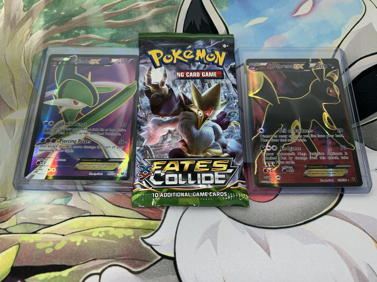 PokeTeeJay's tweet photo. Solid pulls from a few #FatesCollide packs! Love the Umbreon EX 🤩
#PokemonTCG https://t.co/jobNVSqzrn