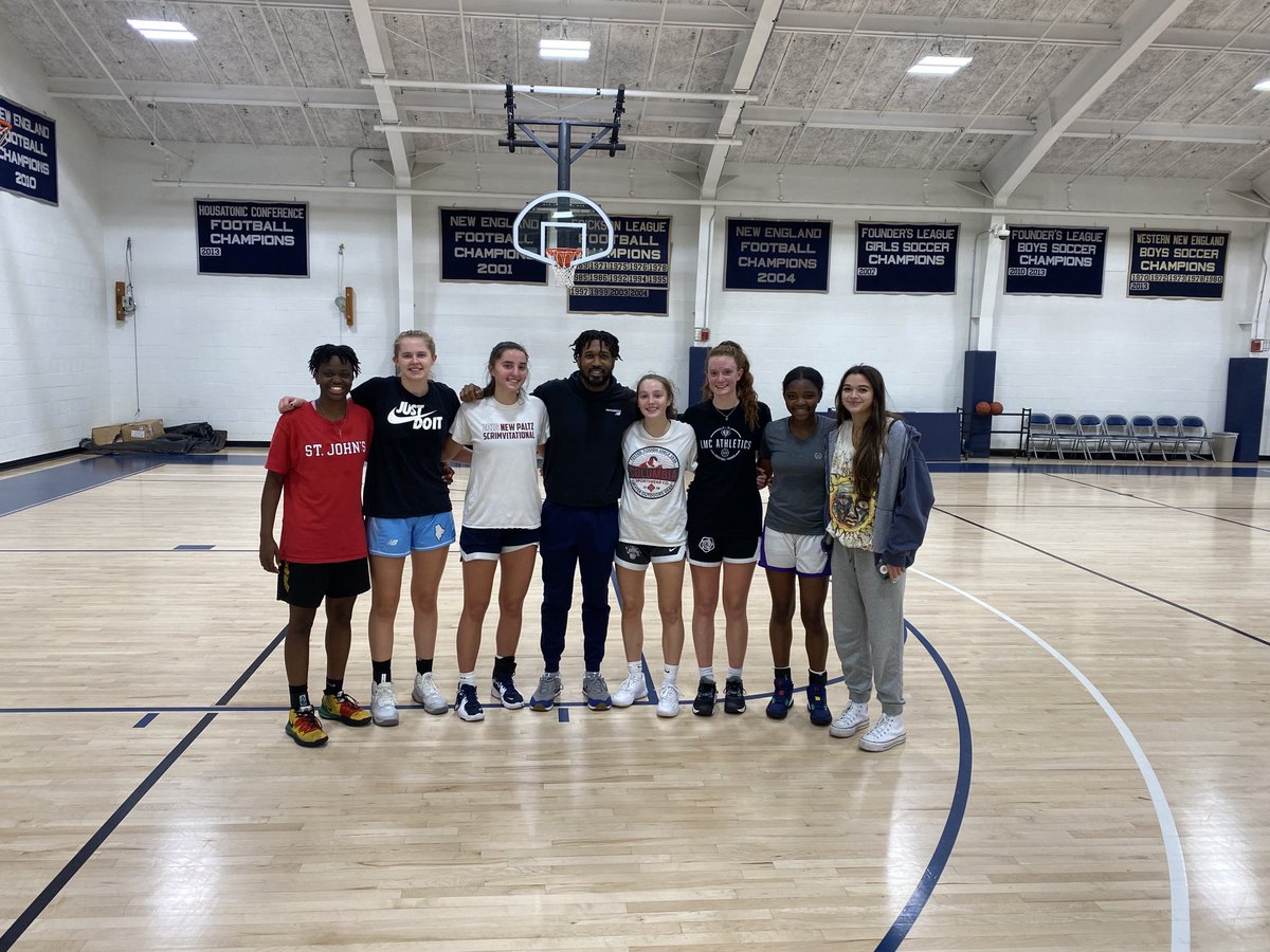 GirlsKent's tweet photo. Many thanks to the great ⁦@BashHoopsNE⁩ for making the trip to our workout tonight!  No better ambassador and advocate for New England girls’ hoops than Bash. ⁦@NEPSGBCA⁩ https://t.co/spy0QYtIKz
