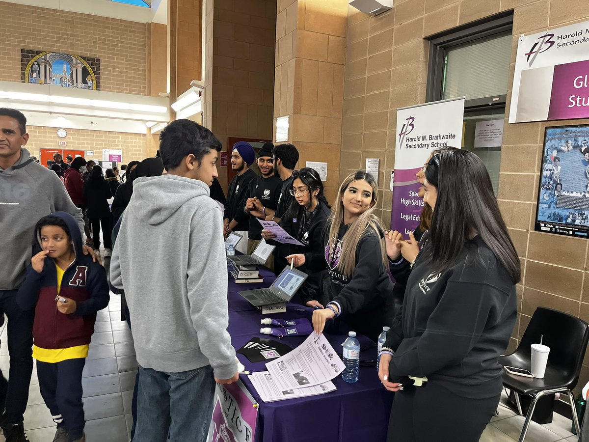 Ms_Bartello's tweet photo. Wonderful turnout for Gr 8 Parent Night @HMBSSBlizzards @SHSMPeel #shsmjustice #globalstudies https://t.co/MtGqGou7kK
