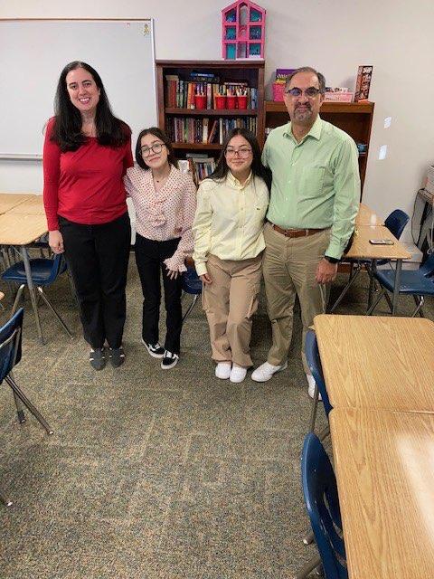 ECHSinCFBISD's tweet photo. @CFBISD @CFB_ECHS_PTSA TWIN day between staff and students! #UpfortheChallengeECHS #ECHSworkethic https://t.co/I8OD92CwKO