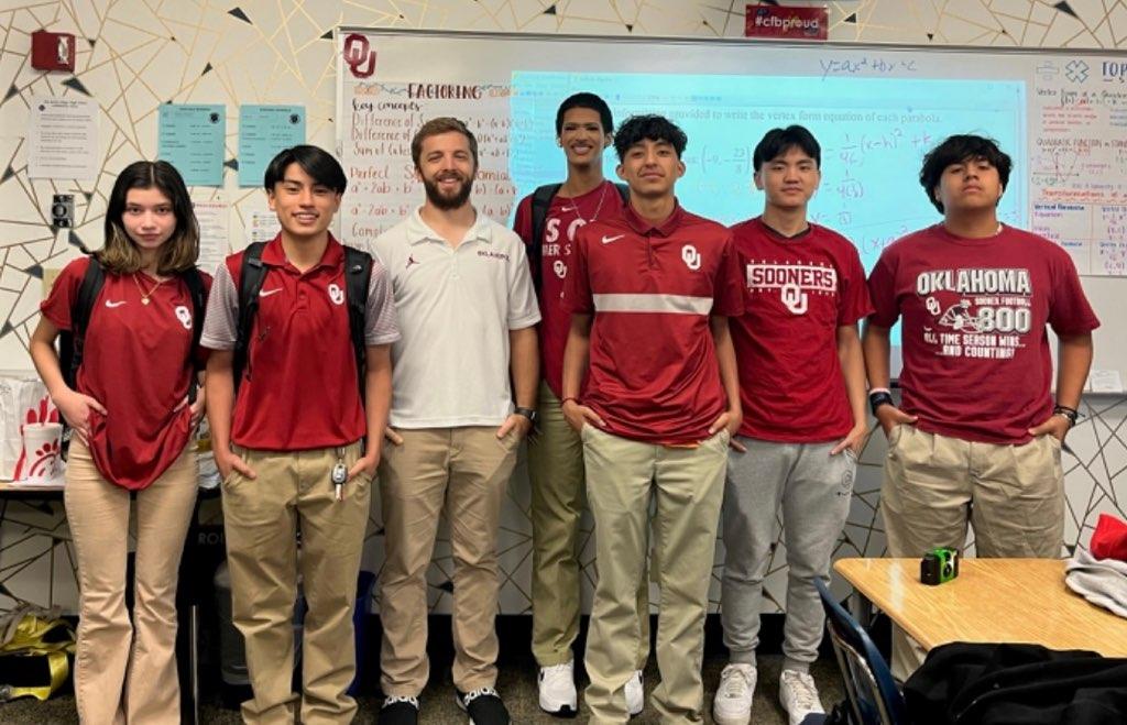 ECHSinCFBISD's tweet photo. @CFBISD @CFB_ECHS_PTSA TWIN day between staff and students! #UpfortheChallengeECHS #ECHSworkethic https://t.co/I8OD92CwKO
