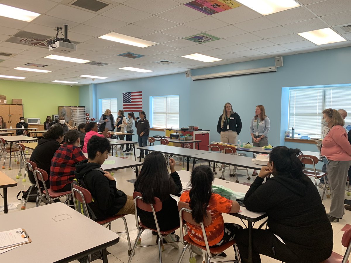 MtVernonMiddle's tweet photo. Strong Community and Parent Partnerships empower our students to become Strong Leaders.  We are the MAVS-Model, Achievement, Value, &amp; Safety.  @RangelMariarosa @seydric7 @footesie @WakeSchCounslor @And_Johnson1 #RaleighWomensClub #InterfaithFoodShuttle https://t.co/rbI3UoSZm9