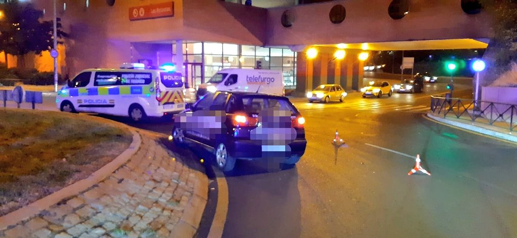 PoliciaAlcorcon's tweet photo. 👉 Retamas/Móstoles

Imputamos delito contra la #SeguridadVial por accidente con alcoholemia ➕

El conductor que inicialmente aseguraba que conducía un amigo, admite los hechos. https://t.co/duFwB9Kbdh