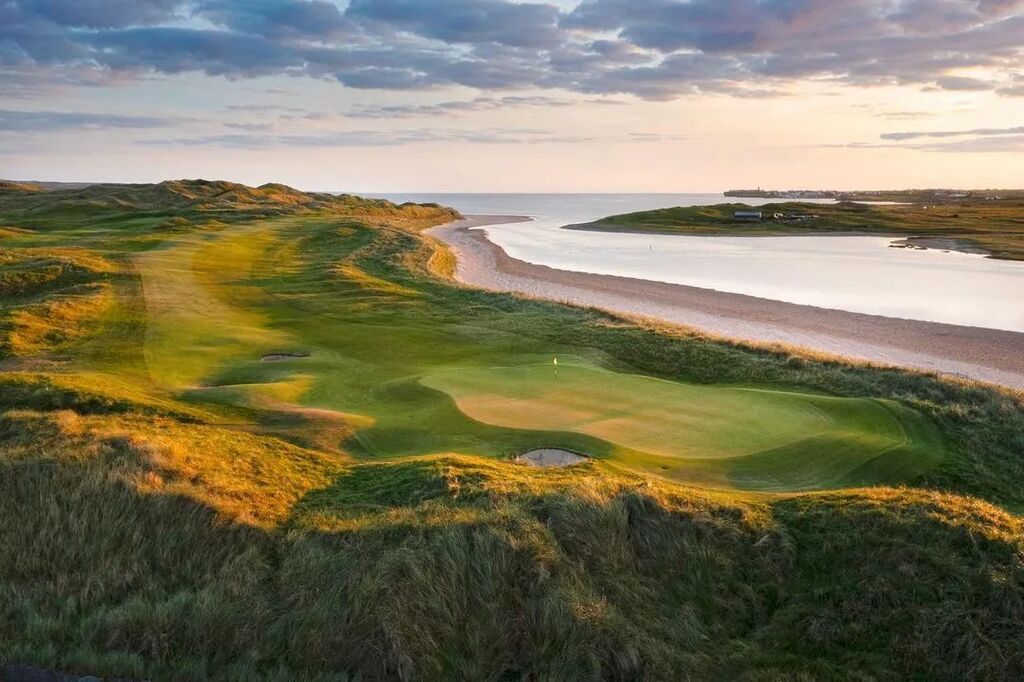 CurranGolf's tweet photo. The stunning @lahinchgolfclub as captured by @atothphotography. One of Ireland's best links courses located in a town that's alway good for a pint. Tough to beat it 🏌️⛳🍺

📸 from @atothphotography 

#LahinchGolfClub #Lahinch #Clare #Munster #Ireland #… https://t.co/oA88F2TYtT https://t.co/rr825Z7Yo0