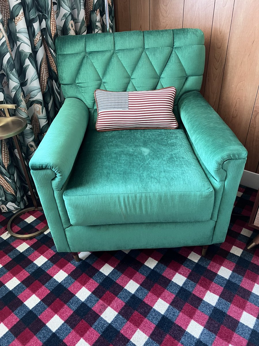 kipkillagin's tweet photo. My hotel room has this amazing chair. https://t.co/1pOXqErxYo