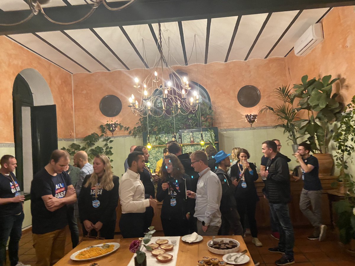marcelcroonen's tweet photo. Mooie afsluiting van een dag vol met inspirerende presentaties. #foodforthought #vinyard #Lisbon #staffbasepartnersummit https://t.co/tWMV2cuJTz