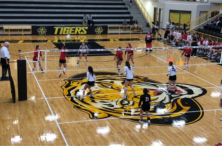 farmcards's tweet photo. Farmington Volleyball comes back from two sets down to defeat Pea Ridge to advance to the district finals tomorrow night at 6:30 in Prairie Grove! No quit in this team! #ESED #CardinalNation https://t.co/tNCPnDmbh3