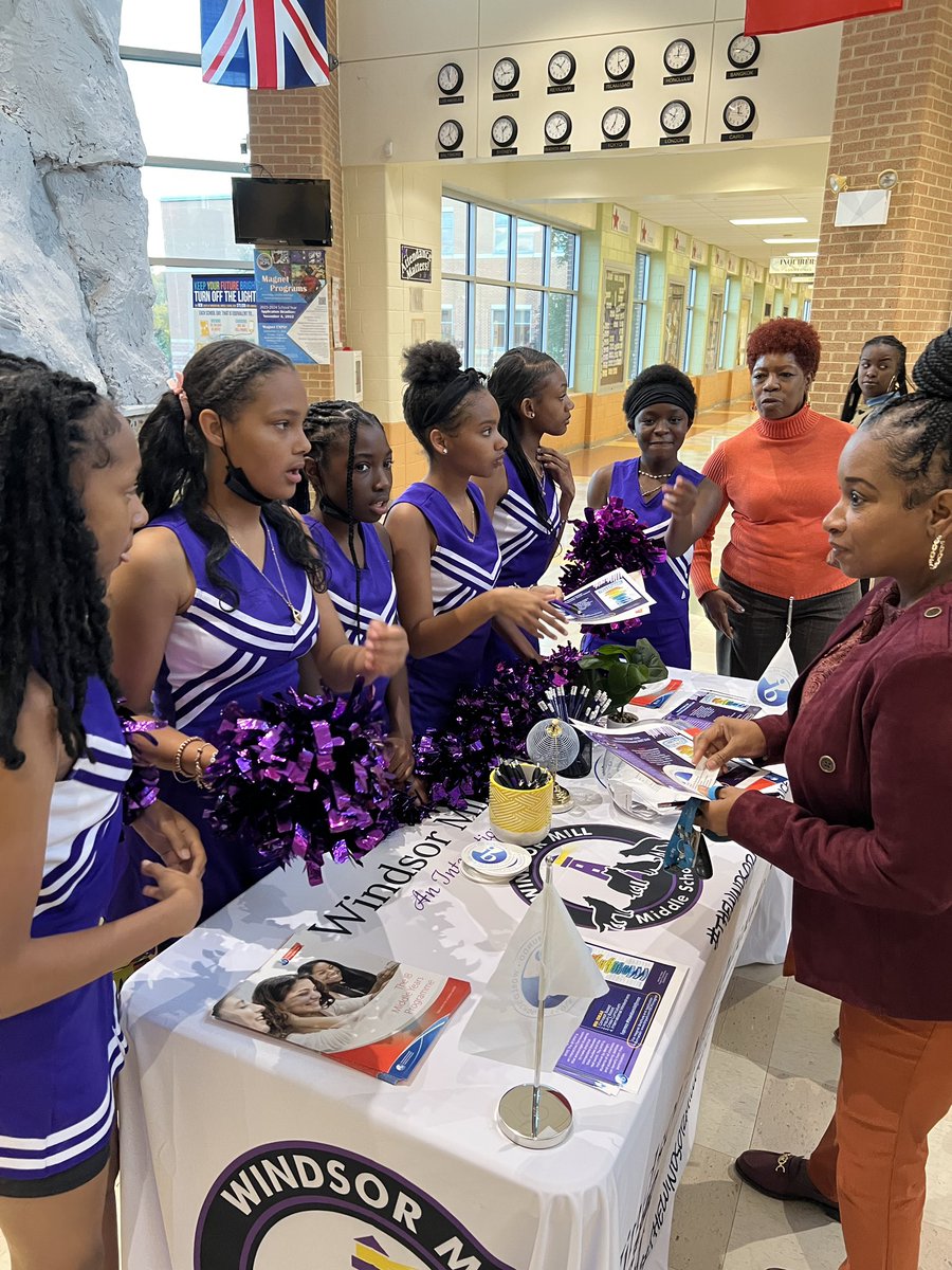 DeanBenesch's tweet photo. Great turn out at our @windsormillms Magnet Fair. Special thanks to our Admin, community partners, teachers and students who helped promote the #windsormilldifference. #ChangeOnaMILLion @LeadTheMill @MsEvan_Campbell @regina_ridley @JocelynAHodge https://t.co/k1vrWfiYYu