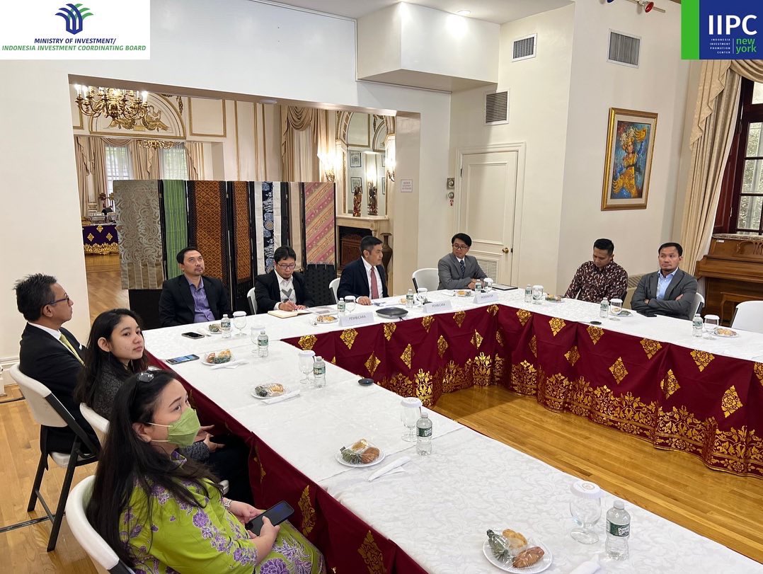 IIPC_NewYork's tweet photo. The Ministry of Investment / BKPM and IIPC NY in collaboration with KJRI NY held a Policy Socialization of the Construction and Development of the Nusantara Capital City (IKN) at the KJRI NY office on October 12, 2022.

#IIPCNewYork
#KementerianInvestasi
#InvestinIndonesia https://t.co/3Rt9k9AgRt