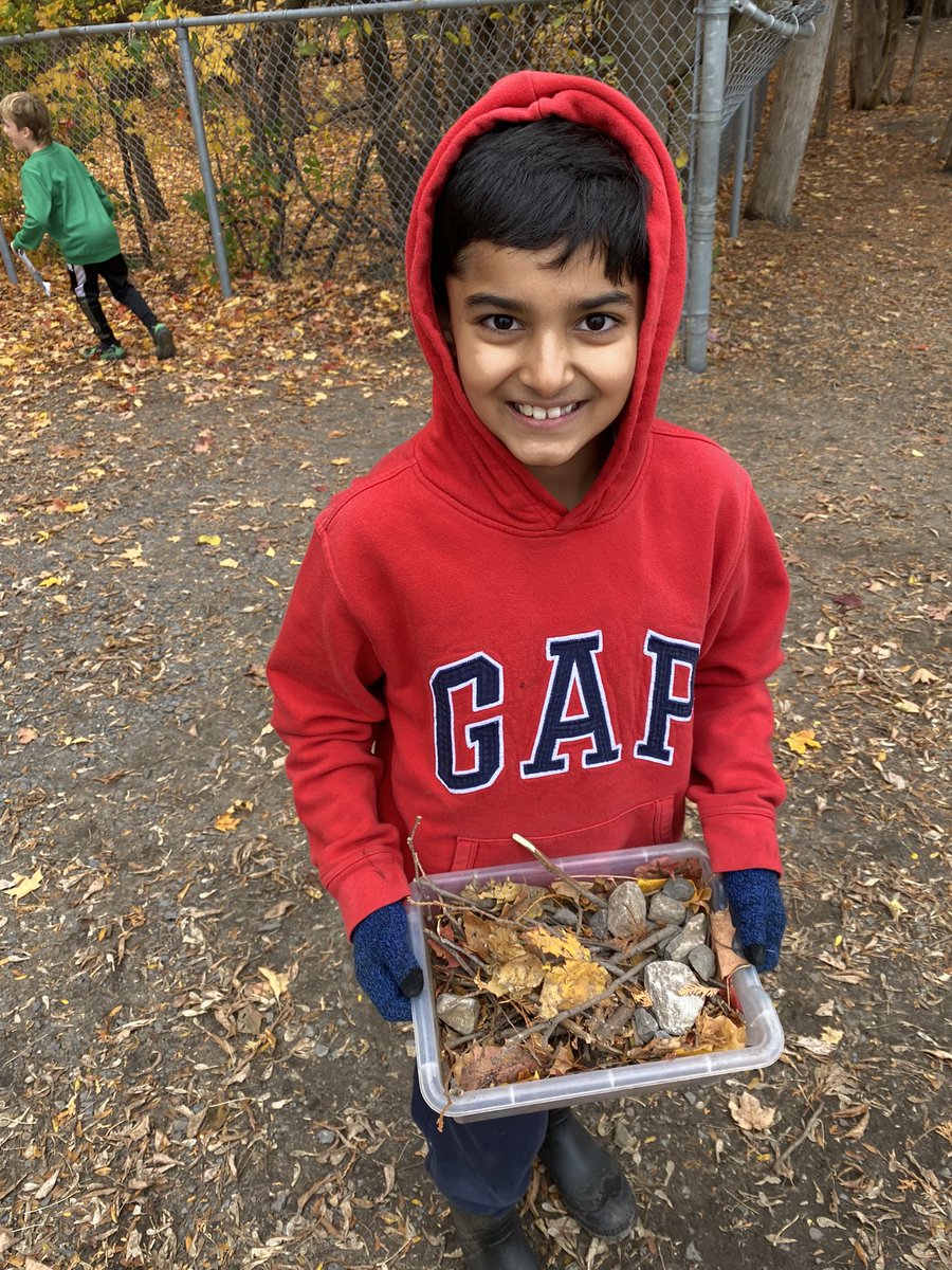 JuneauGr3's tweet photo. #TakeMeOutsideDay science challenge! Build a stable structure from found materials in the forest. Must say the innovation and creativity was on point 👏🏼👏🏼👏🏼 https://t.co/fguZ8XtmWG