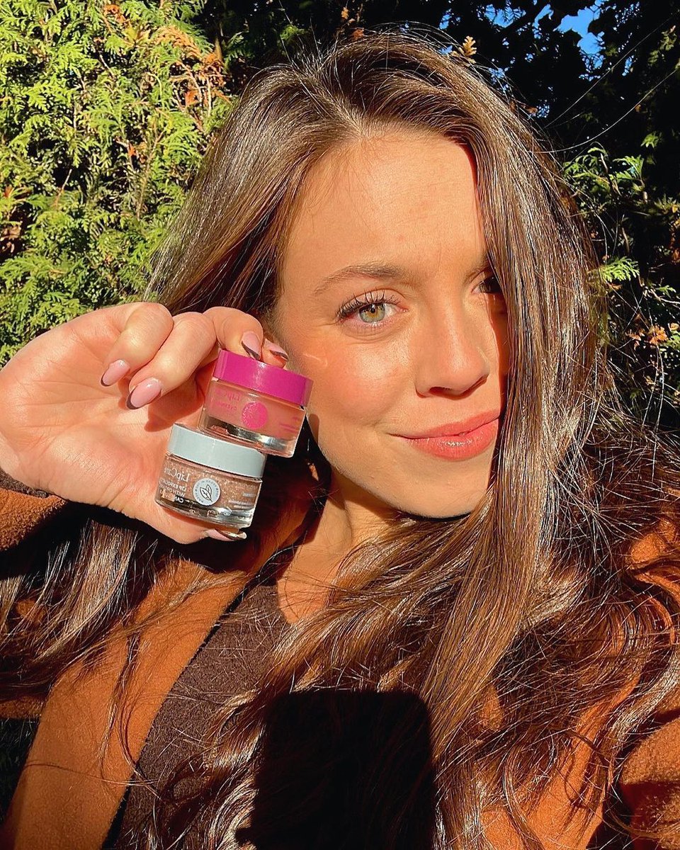 Who’s excited for our holiday-exclusive LipCare Gift Set? 💋 Perfectly smooth, hydrated lips are as easy as scrub, rinse and swipe with our LipCare Lip Exfoliator and Overnight Lip Mask. Get one for all of your besties at ow.ly/7eWs50LeSyc.