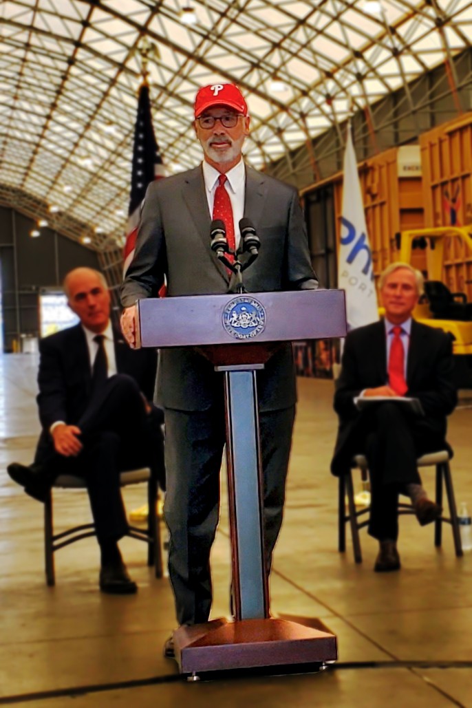 WTCPhila's tweet photo. Last week, @PhilaPort Chair Jerry Sweeney, @GovernorTomWolf, @SenBobCasey & @ILAUnion announced a new $20.3-million federal grant that will bring a new 100,000-sq-ft. warehouse to Tioga Marine Terminal, now one of the fastest-growing ports in the U.S!
#wtcgp #exports #WeGrowTrade https://t.co/s1yYo0jytx