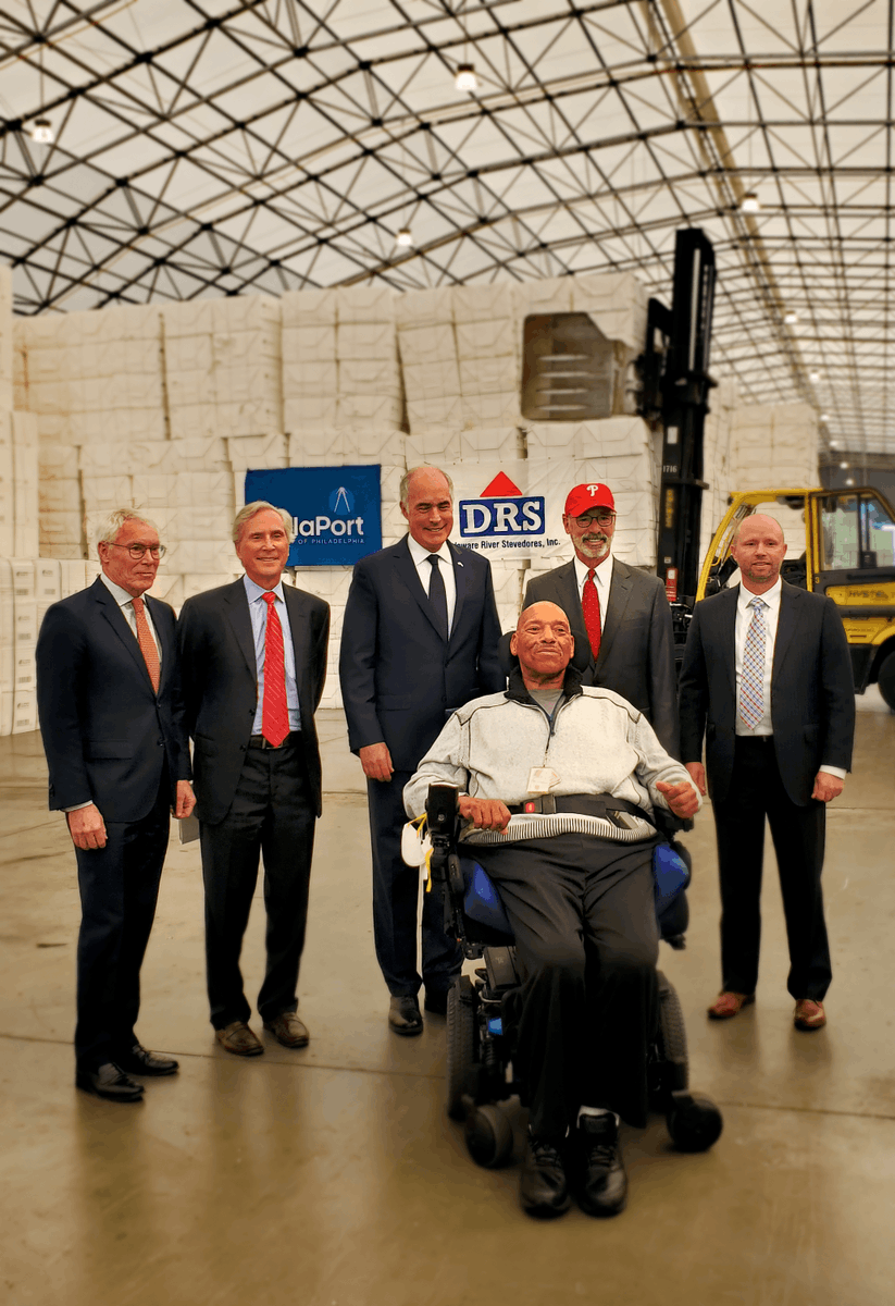WTCPhila's tweet photo. Last week, @PhilaPort Chair Jerry Sweeney, @GovernorTomWolf, @SenBobCasey & @ILAUnion announced a new $20.3-million federal grant that will bring a new 100,000-sq-ft. warehouse to Tioga Marine Terminal, now one of the fastest-growing ports in the U.S!
#wtcgp #exports #WeGrowTrade https://t.co/s1yYo0jytx