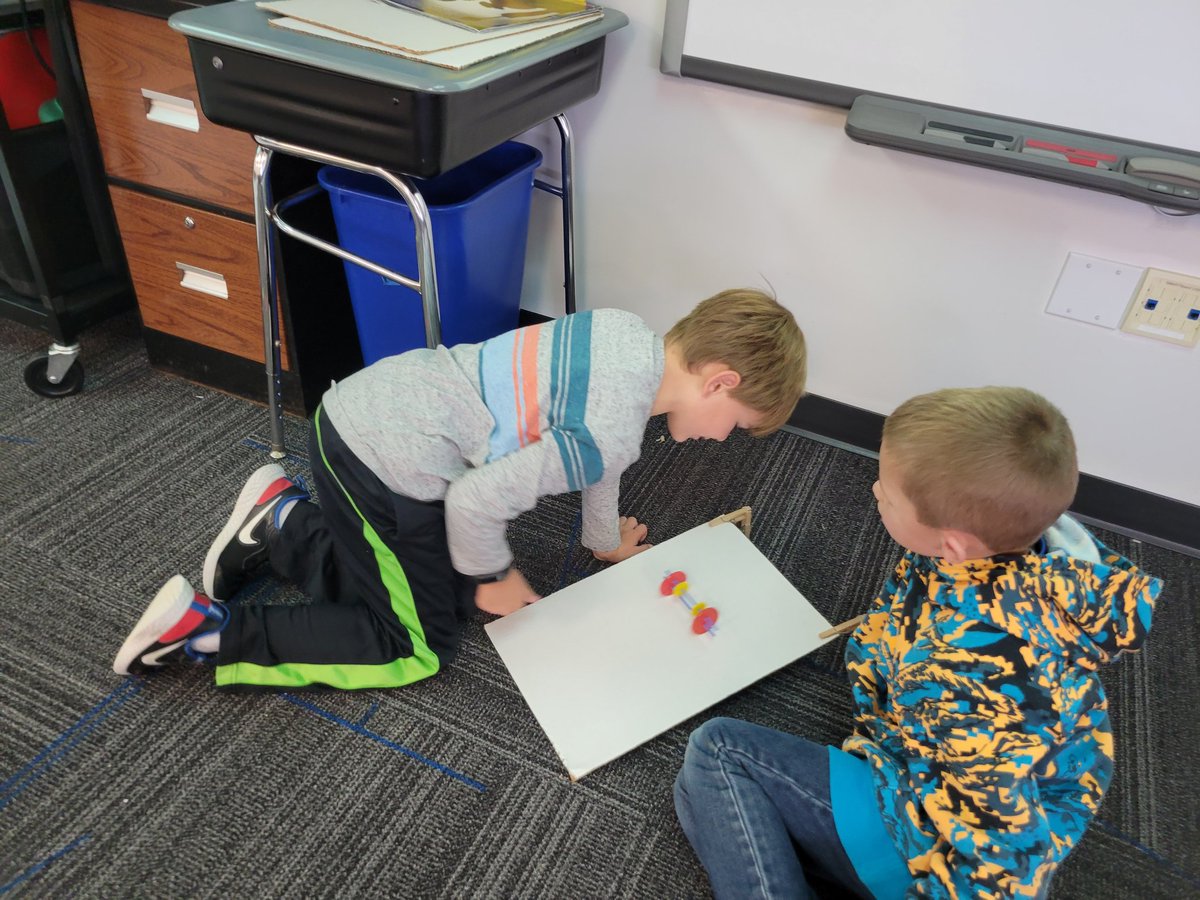 LauraPeckKM's tweet photo. Rolling, spinning, and balancing as we experiment with balance and motion this week. @KMElem #SecondGradeScientists https://t.co/ksvWRnDA2g