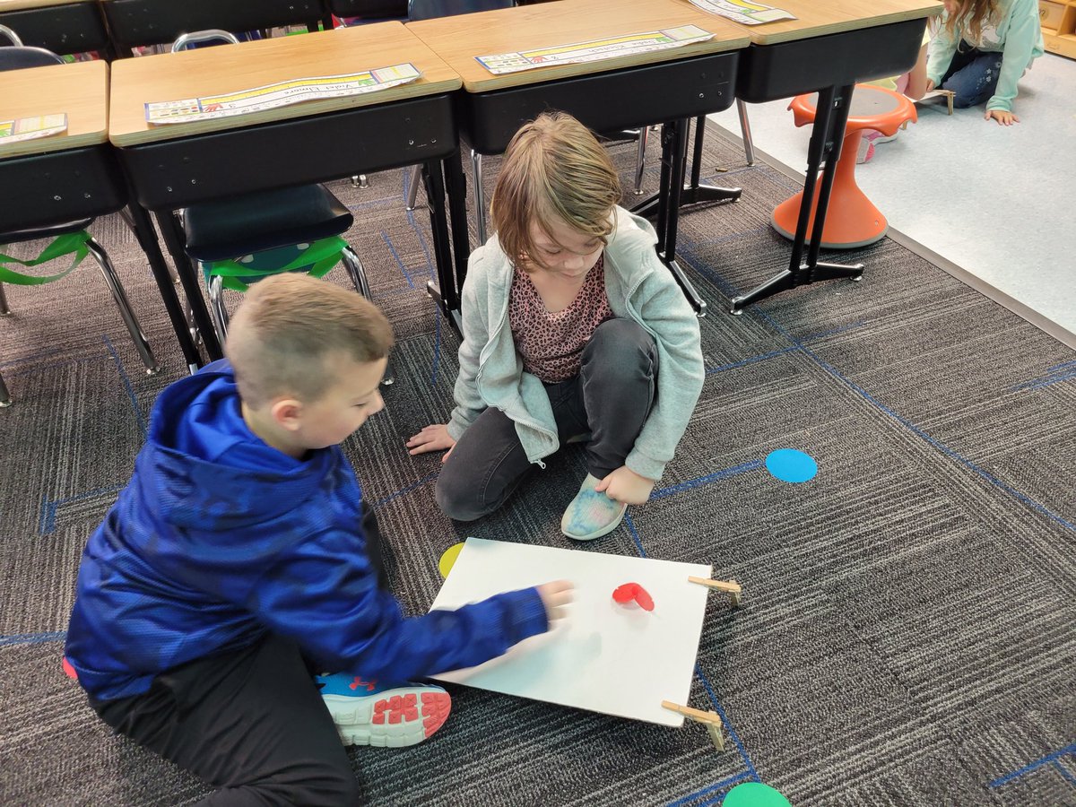 LauraPeckKM's tweet photo. Rolling, spinning, and balancing as we experiment with balance and motion this week. @KMElem #SecondGradeScientists https://t.co/ksvWRnDA2g