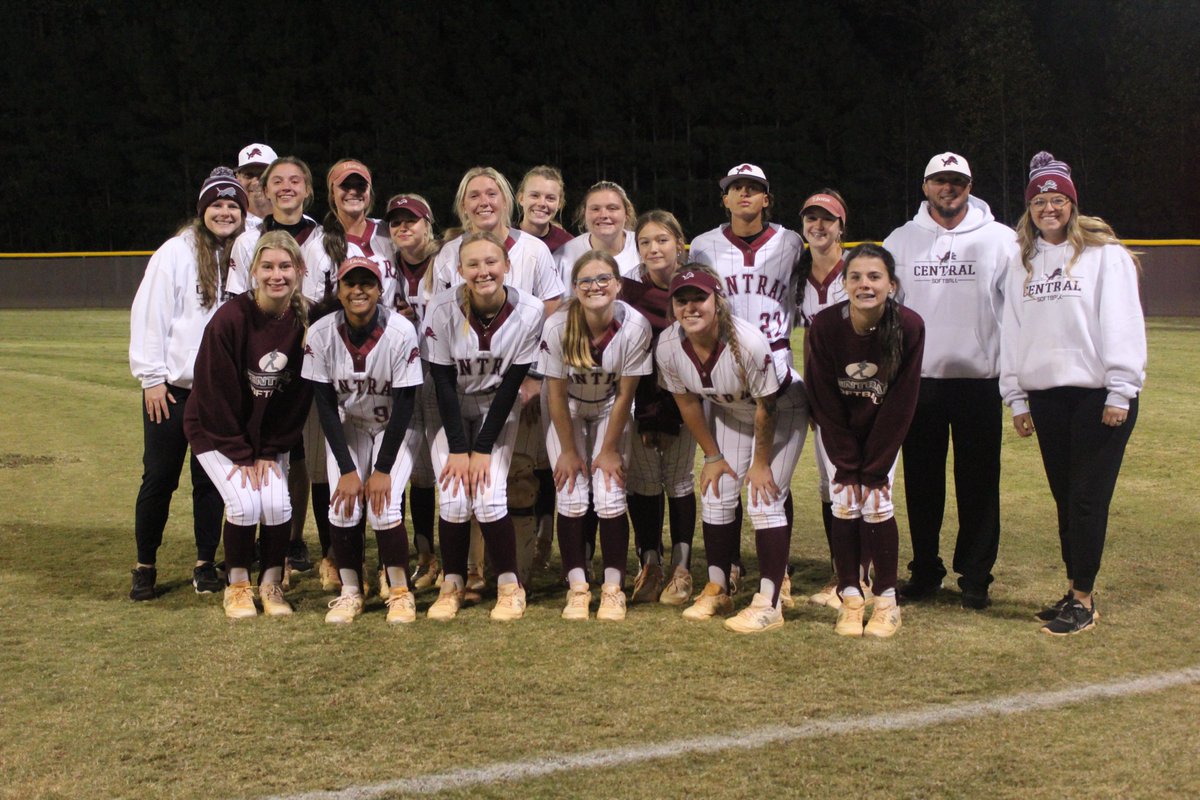 Central_Lions's tweet photo. Lady Lions Softball Team are Super Region Champions! Congratulations!!!

#lionstrong #24strong #thecitymenus https://t.co/JBfm0F4QtM