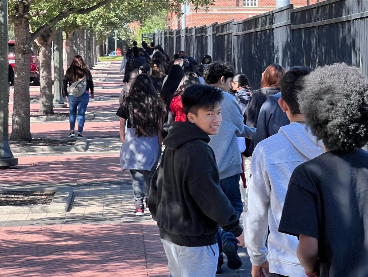 DeWitt_Perry's tweet photo. Our 8th grade AVID classes took a trip to @SMU today!
We love that we get the opportunity to expose our scholars to college early on! We can’t wait to see where our Eagles soar off to. 🦅❤️ #EaglesRising #WatchIsSoar https://t.co/u1U6MIbaKf