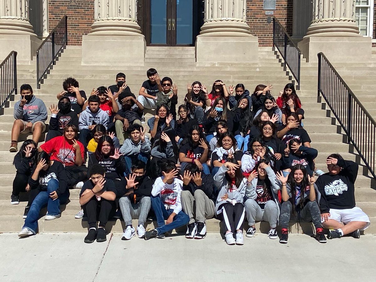 DeWitt_Perry's tweet photo. Our 8th grade AVID classes took a trip to @SMU today!
We love that we get the opportunity to expose our scholars to college early on! We can’t wait to see where our Eagles soar off to. 🦅❤️ #EaglesRising #WatchIsSoar https://t.co/u1U6MIbaKf
