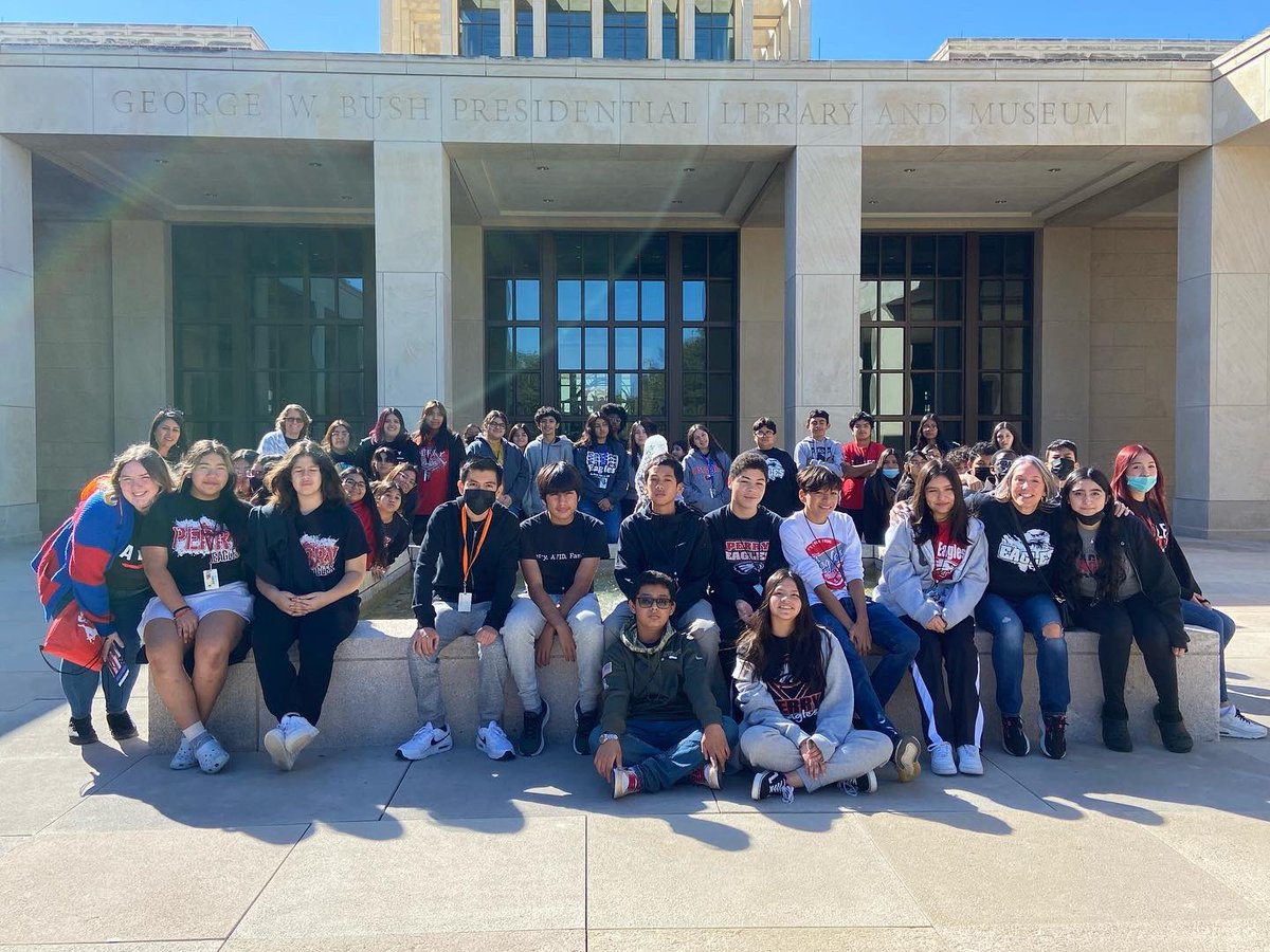 DeWitt_Perry's tweet photo. Our 8th grade AVID classes took a trip to @SMU today!
We love that we get the opportunity to expose our scholars to college early on! We can’t wait to see where our Eagles soar off to. 🦅❤️ #EaglesRising #WatchIsSoar https://t.co/u1U6MIbaKf