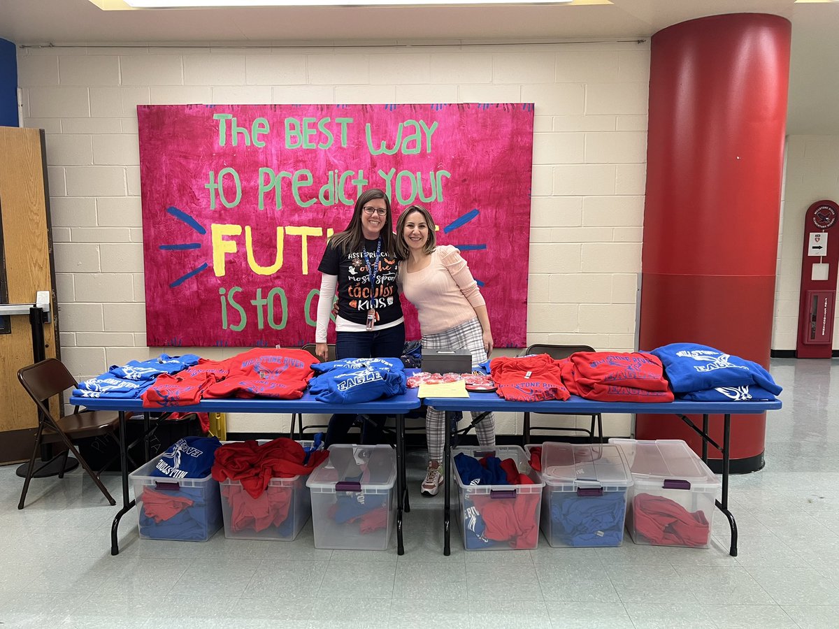 Family Fun Night 2022! Read alouds, Bingo, spirit wear, book fair…come join us until 8pm!!