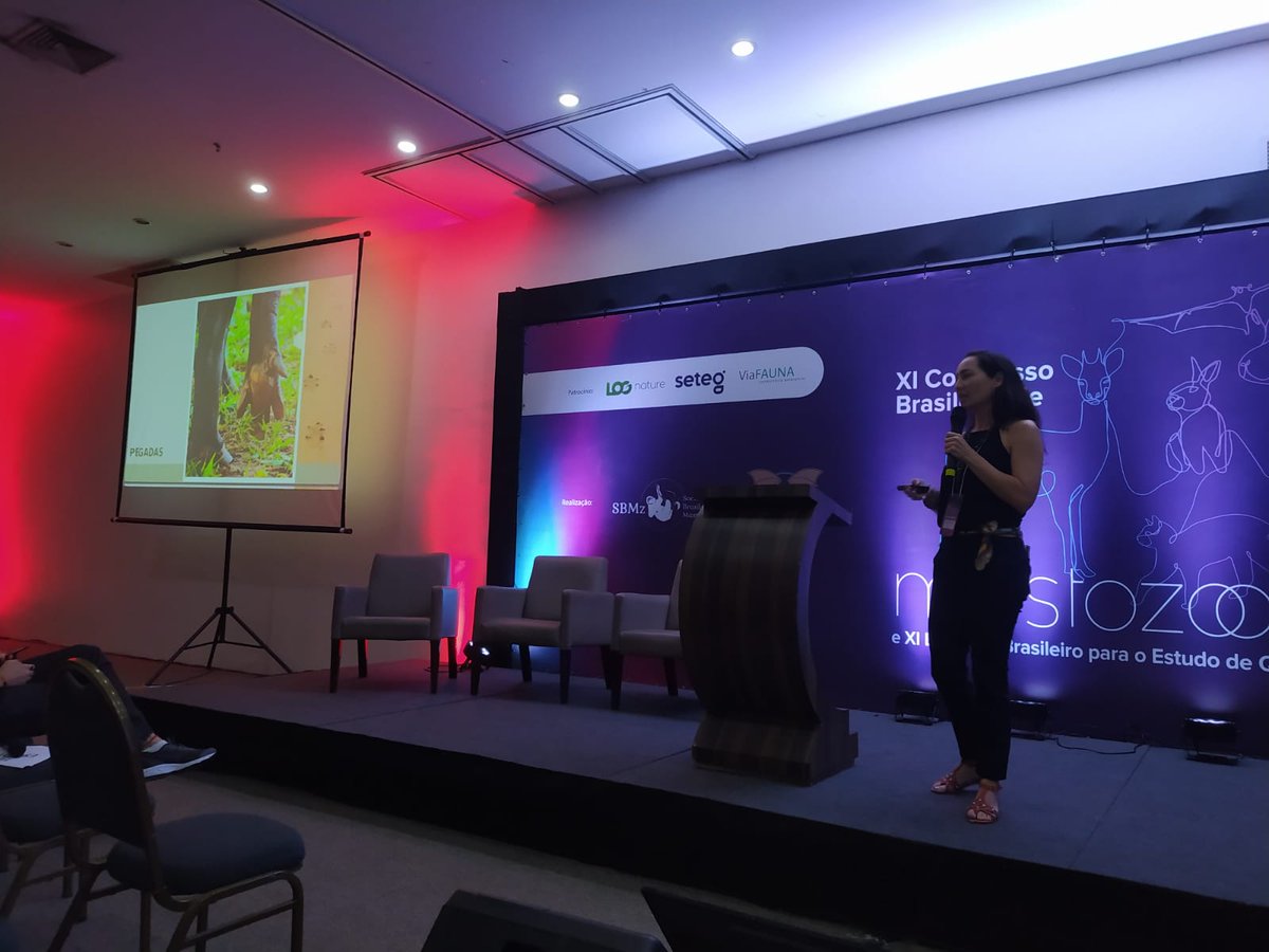 DDaniomoreira's tweet image. Olha eu participando do simpósio no XI Congresso de Mastozoologia @sbmz, levando nosso estudo do @ProTapir e @WildTrackFIT!!!