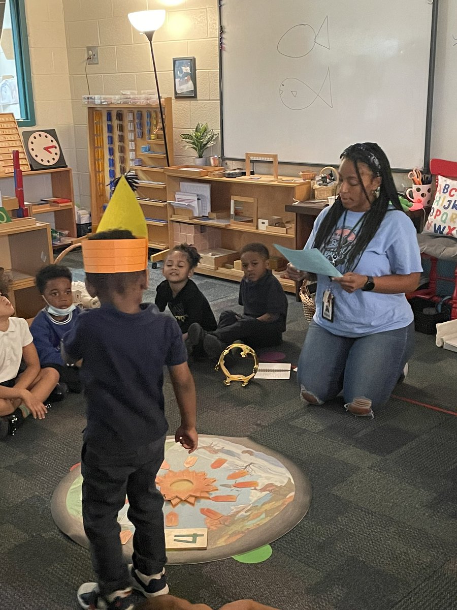 hulljacksones's tweet photo. When you have a birthday in a Montessori classroom and do your Celebration of Life with your friends…🎂🌎☀️#HJMontessori #turning4 #theearthgoesaroundthesun @DrNatalynGibbs @phillipim5 @montessorimj @MNPSPreK @mnps https://t.co/sndnPjrWtW