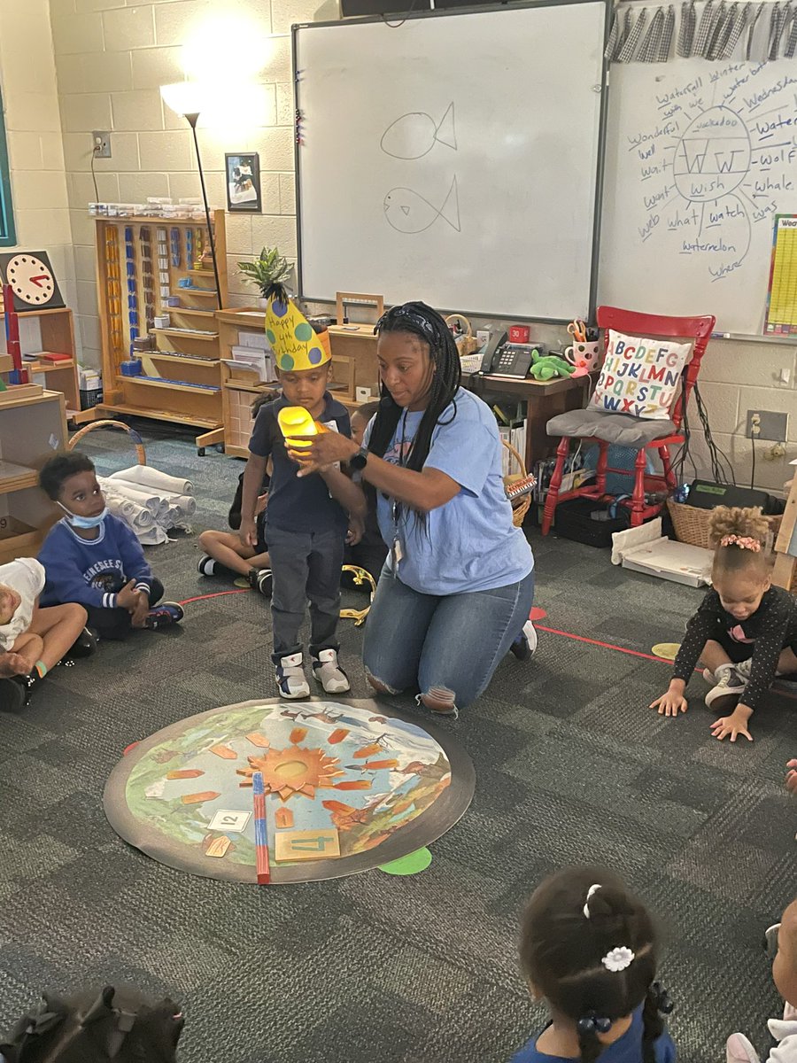hulljacksones's tweet photo. When you have a birthday in a Montessori classroom and do your Celebration of Life with your friends…🎂🌎☀️#HJMontessori #turning4 #theearthgoesaroundthesun @DrNatalynGibbs @phillipim5 @montessorimj @MNPSPreK @mnps https://t.co/sndnPjrWtW