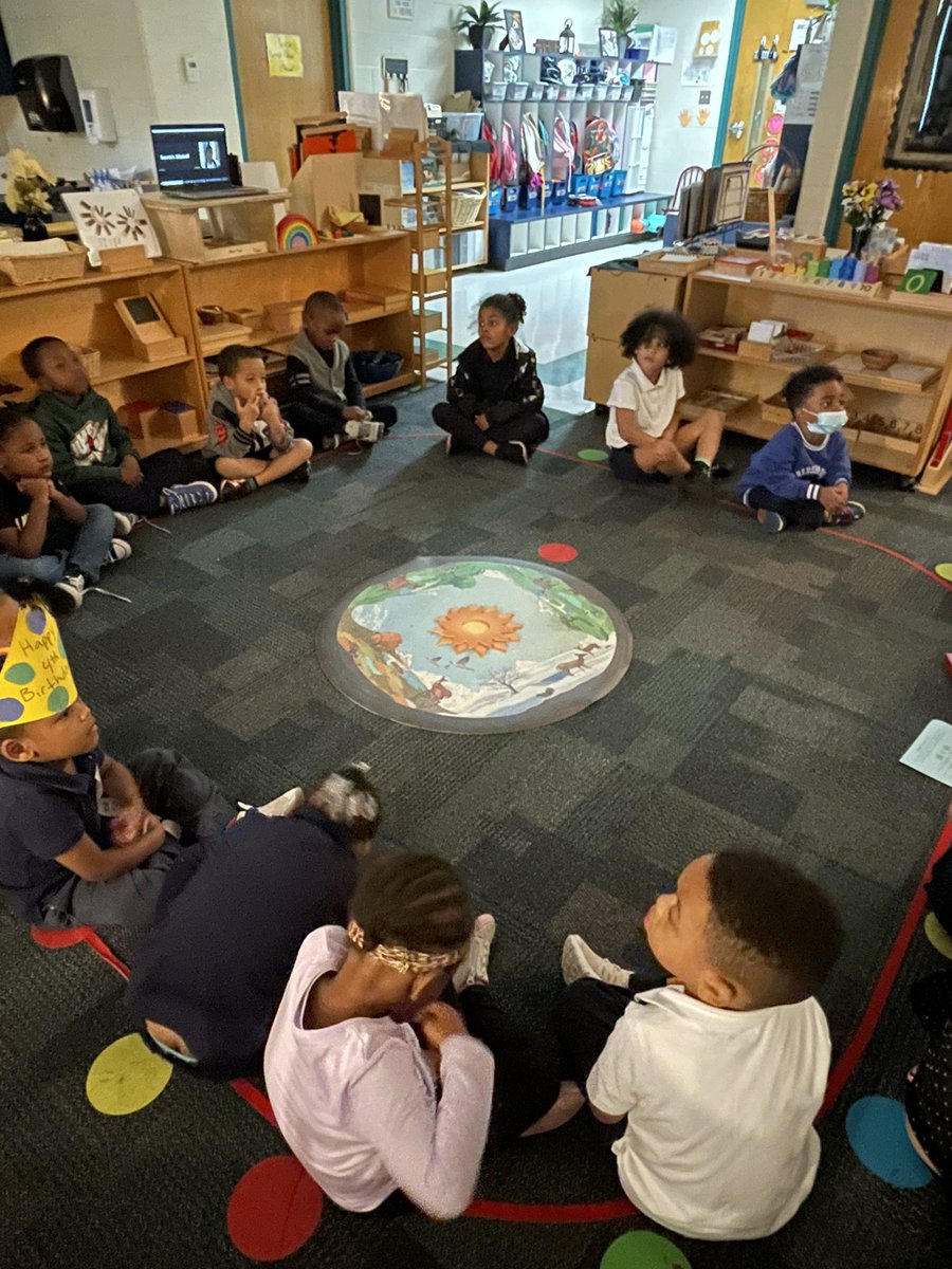 hulljacksones's tweet photo. When you have a birthday in a Montessori classroom and do your Celebration of Life with your friends…🎂🌎☀️#HJMontessori #turning4 #theearthgoesaroundthesun @DrNatalynGibbs @phillipim5 @montessorimj @MNPSPreK @mnps https://t.co/sndnPjrWtW