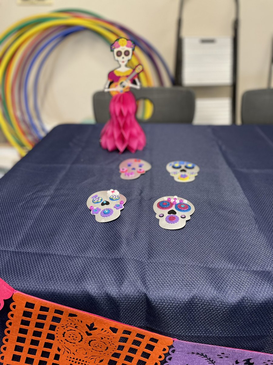 santiagoAM115's tweet photo. Just another day in the admin world! #RootedInSweets #RootedInCrafts #RootedInPositivity #RootedInStrengthCA https://t.co/0UU2Sbm038