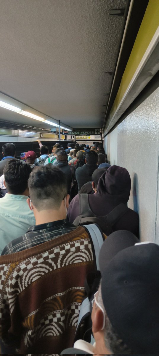 Moy_MDJ's tweet photo. @MetroCDMX Ya manden trenes vacíos a Balderas https://t.co/9WARILDVZa